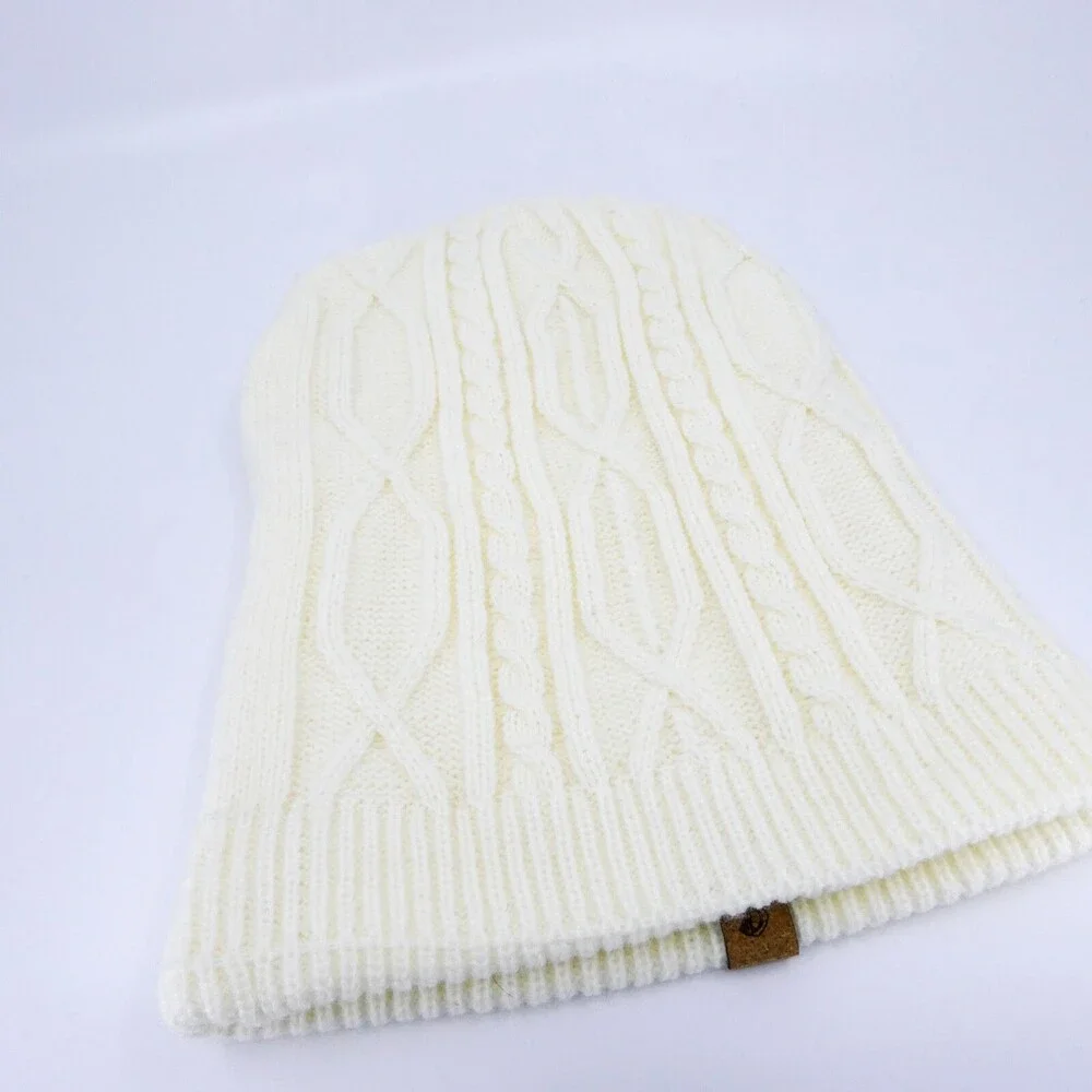 Cobra Winter Hat Womens One‎ Size White Cable Knit Preppy Cap Car Ouray Sports